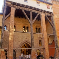 Bologna, Casa Isolani