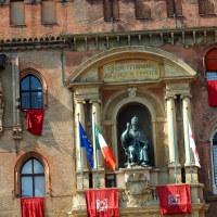 Palazzo d'Accursio - Madonna di NicolÃ² dell'Arca e statua di Gregorio XIII - MarkPagl - Bologna (BO)