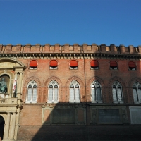 L'ombra della torre del PodestÃ  si staglia su palazzo d'Accursio - Bolorsi - Bologna (BO)