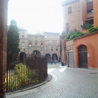 Piazza Santo Stefano ingresso da via Santa - Alessandro Conte Pai Pao Ren - Bologna (BO)