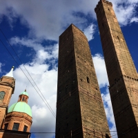 Bologna - le due torri verso il cielo - Clo5919