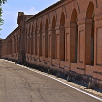 Vista esterna del colonnato dei portici - Caba2011