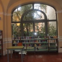 Biblioteca Comunale - dettaglio libreria vetrata - Maurolattuga - Imola (BO)