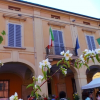 Palazzo Counale di San Giorgio di Piano fotografato durante la mostra-mercato floreale "Il Verde Piano"