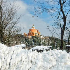 San Luca e la neve by Maretta Angelini