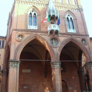 Bologna , palazzo Mercanzia - Girolamus