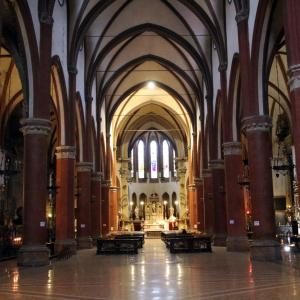 Basilica di Santa Maria dei Servi (Bologna), interno 01 - Mongolo1984