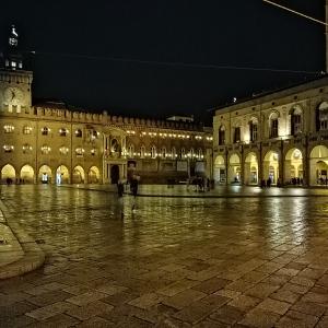 Piazza Maggiore, sera e pioggia - Roberta Mattioli