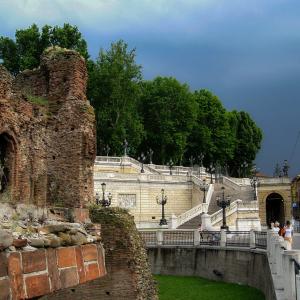 Bologna (BO), Scalinata del Pincio con le rovine del Castello di Galliera - 1 - EvelinaRibarova