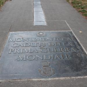 Monumento ai caduti della Prima guerra mondiale, cammino - Dst81