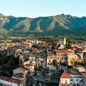 Vista aerea del borgo di Pietramelara - ENIT SpA