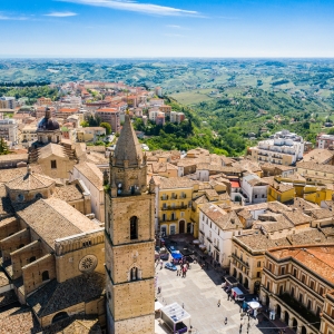 Vista aerea di Chieti con la Cattedrale di San Giustino - ENIT SpA