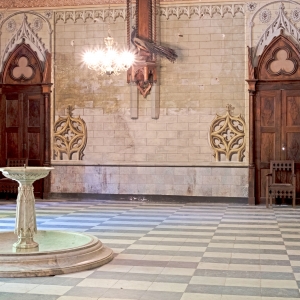 Castello del Roccolo - interno di una sala con fontana - ENIT SpA
