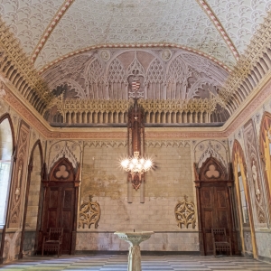 Castello del Roccolo - interno di una sala con fontana - ENIT SpA