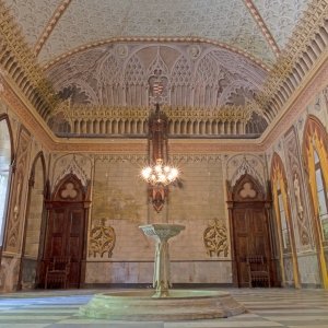 Castello del Roccolo - interno di una sala con fontana - ENIT SpA
