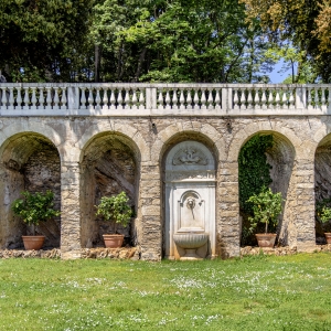 Fontana nei giardini del Castello del Roccolo - ENIT SpA