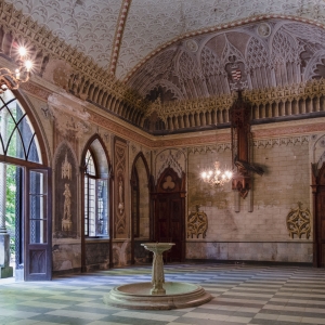 Castello del Roccolo - interno di una sala con fontana - ENIT SpA