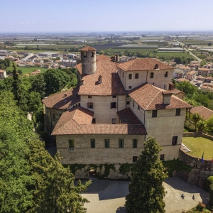 Vista aerea del Castello della Manta - ENIT SpA