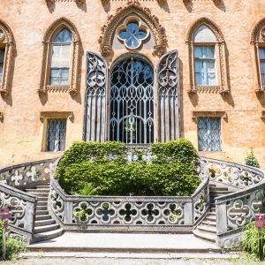 Castello del Roccolo, scalone di ingresso principale - ENIT SpA