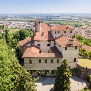 Vista aerea del Castello della Manta - ENIT SpA