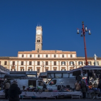 Piazza Saffi il giorno di mercato - Marco della pasqua
