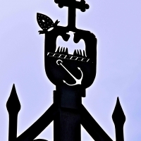 Simbolo ecclesiale sul cancello della Rocca - Caba2011