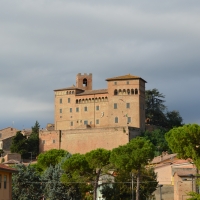 Castello Malatestiano visto da Piazza Tre Martiri - Gloria Molari - Longiano (FC)