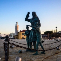 Piazza Spose dei Marinai e monumento a "La Ma'" - Flash2803