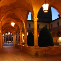 Archi nel chiostro della Basilica di San Mercuriale - Chiari86