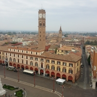 Vista della piazza Saffi di Forlì con il suo Palazzo Comunale e la sua Torre Civica - Chiari86