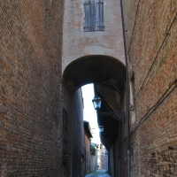 Il caratteristico vicolo storico di Forlì. Vicolo Gaddi
