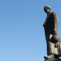 Monumento a Don Giovanni Verità, profilo