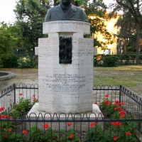 Monumento a Giovanni Pascoli nel giardino della casa by Pincez79