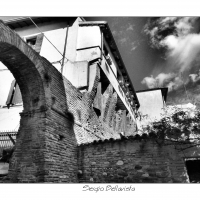 Arco di piazza Castello e antiche mura del castello - Sergio bellavista