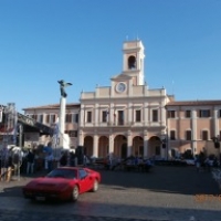 Auto d'epoca di fronte al Palazzo Comunale di Savignano sul Rubicone - GiuseppeAroma - Savignano sul Rubicone (FC)