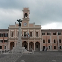 La piazza col Municipio - Marco Musmeci - Savignano sul Rubicone (FC)