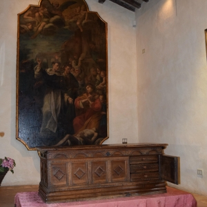 Cassa fiorentina del sec XV; dipinto settecentesco raffigurante S. Vincenzo Ferrer. - Elio Caruso