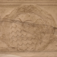 Antonio rossellino, sarcofago del beato marcolino amanni, 1458, da s. giacomo in s. domenico a forlÃ¬, 17 stemma rucellai - Sailko - ForlÃ¬ (FC)