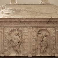 Antonio rossellino, sarcofago del beato marcolino amanni, 1458, da s. giacomo in s. domenico a forlÃ¬, virtÃ¹, 01 - Sailko - ForlÃ¬ (FC)