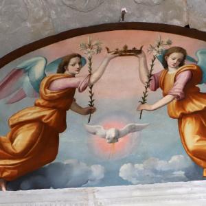 Michele tosini, madonna col bambino e santi, 02 angeli con gigli e corona, colomba dello spirito santo foto di Sailko