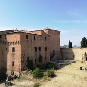 Rocca Malatestiana, vista del cortile interno dai camminamenti - Chiara Bartolini