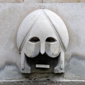 Cesare bazzani, munumento alla vittoria (o ai caduti) di forlì, 1932, fontane laterali con mascheroni 02 - Sailko