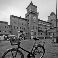 Castello e bicicletta, i simboli di Ferrara - Filippo Pollastri - Ferrara (FE)