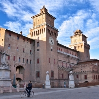 Castello Estense visto da Piazza Savonarola - Vanni Lazzari