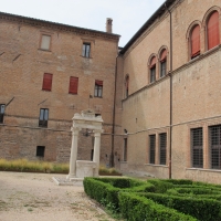 Palazzo costabili, lato est 02