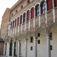 Museo Archeologico Nazionale, uno dei prospetti sulla corte interna - Sofiadiviola