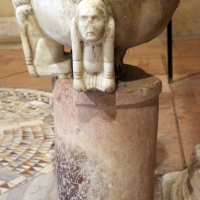 Pomposa, abbazia, interno, acquasantiera romanica del xii secolo 02 - Sailko