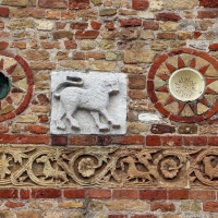 Pomposa, abbazia, atrio di mazulo del 1000-1050 ca., decori in cotto e in marmo 02 - Sailko