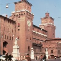 Castello Estense visto da Piazza Savonarola - Rebeschini