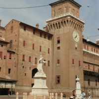Castello Estense visto da piazza Savonarola - Samaritani